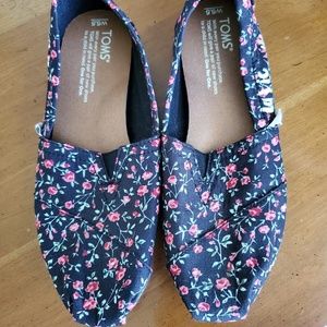 NWOT floral toms